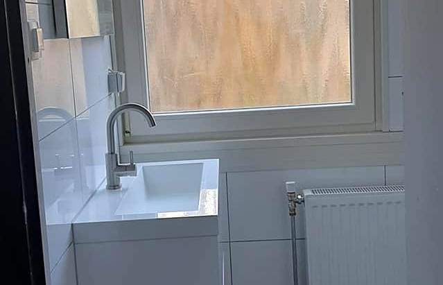 peelen-montage-sanitair-wastafel-badkamerspiegel